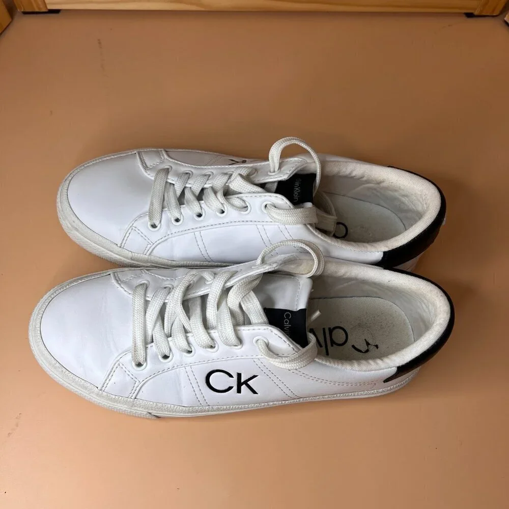 Calvin Klein Womens Claire Casual Fashion Sneakers Size 7 White Black Low Top